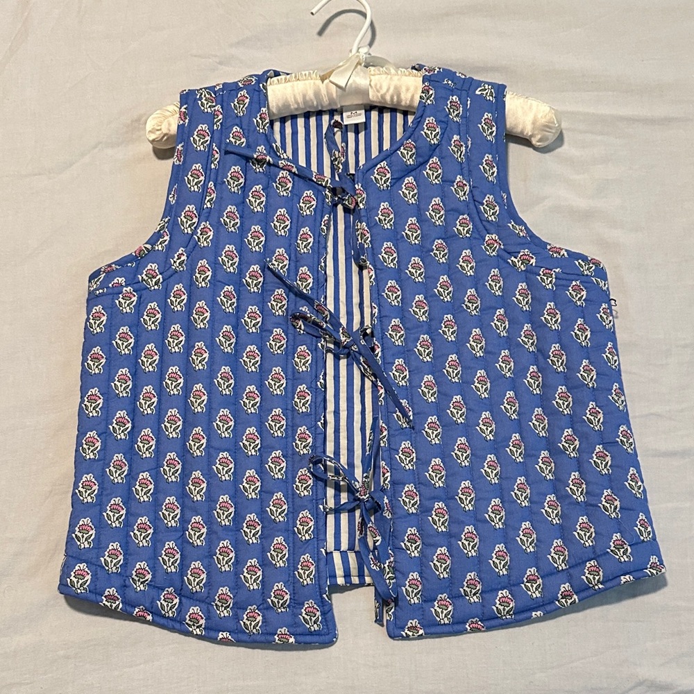 Blue Floral Quilted Vest - Women's Sleeveless Jacket